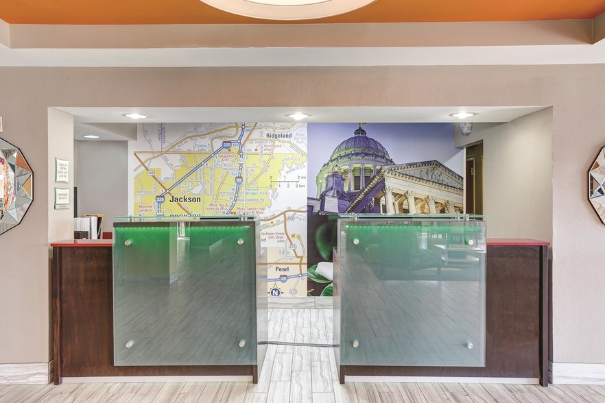 593 Beasley Rd, Jackson, MS for sale - Lobby - Image 1 of 1