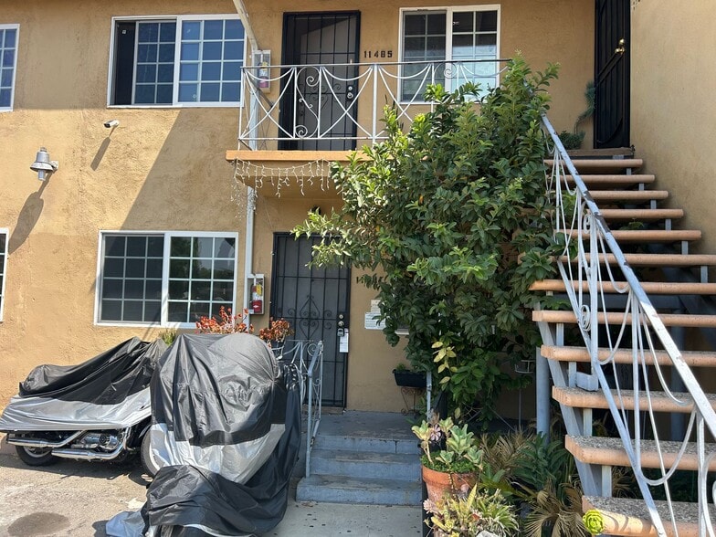 6400 Camellia Ave, North Hollywood, CA for sale - Building Photo - Image 3 of 19