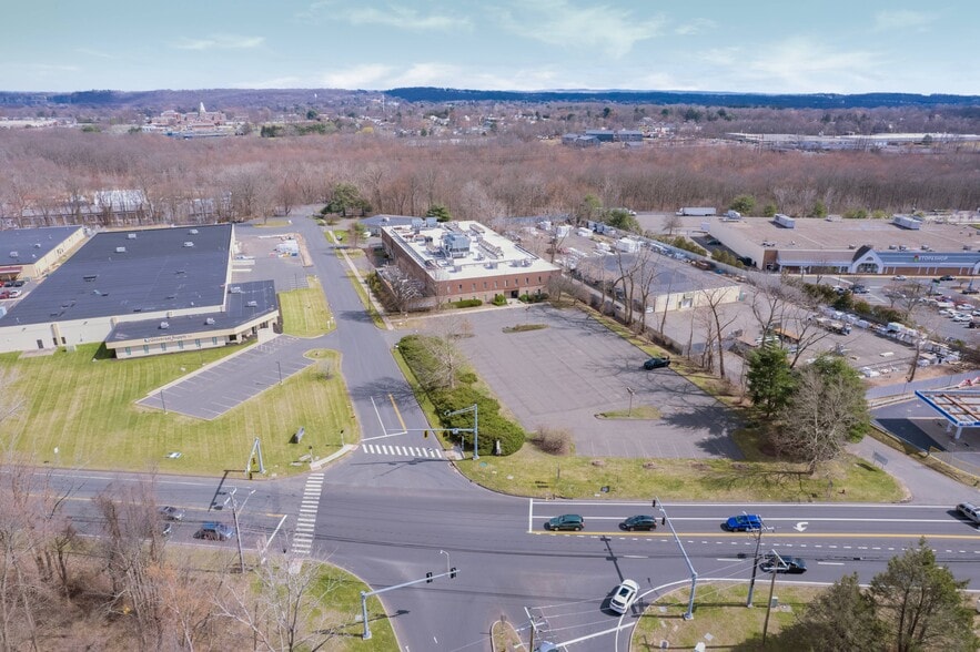 25 Holly Dr, Newington, CT for lease - Building Photo - Image 1 of 5