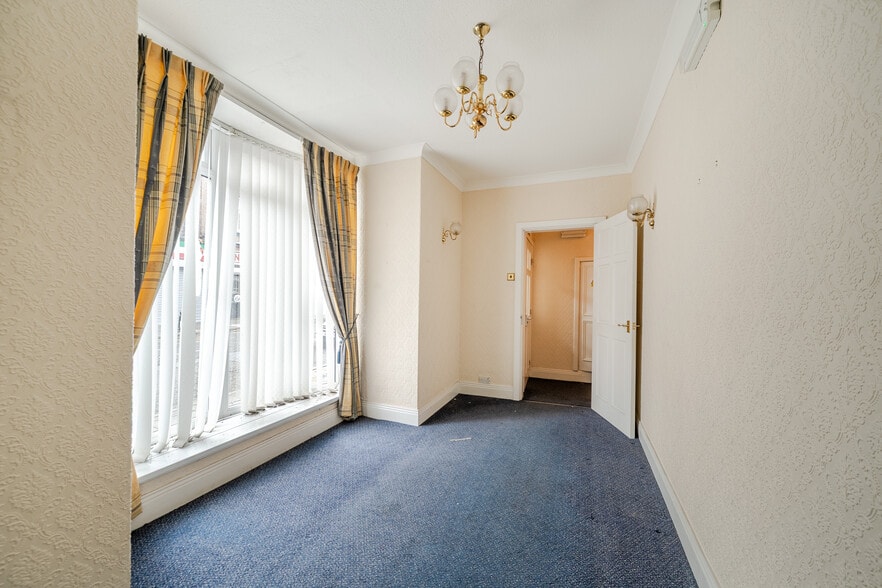 48 Roker Av, Sunderland for sale - Interior Photo - Image 3 of 5
