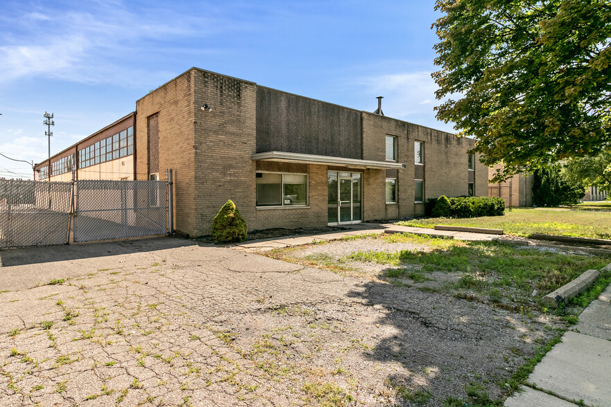 32537 Parklane Ave, Garden City, MI for sale - Primary Photo - Image 1 of 1