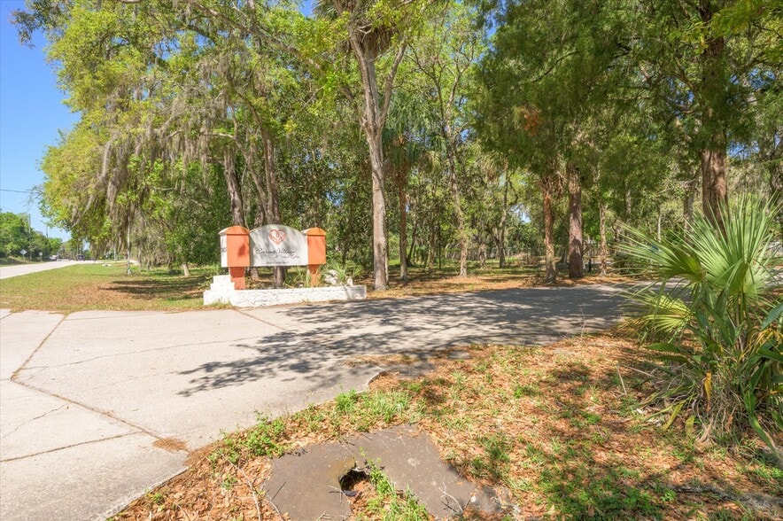 7435 Plathe Rd, New Port Richey, FL for sale - Primary Photo - Image 1 of 46