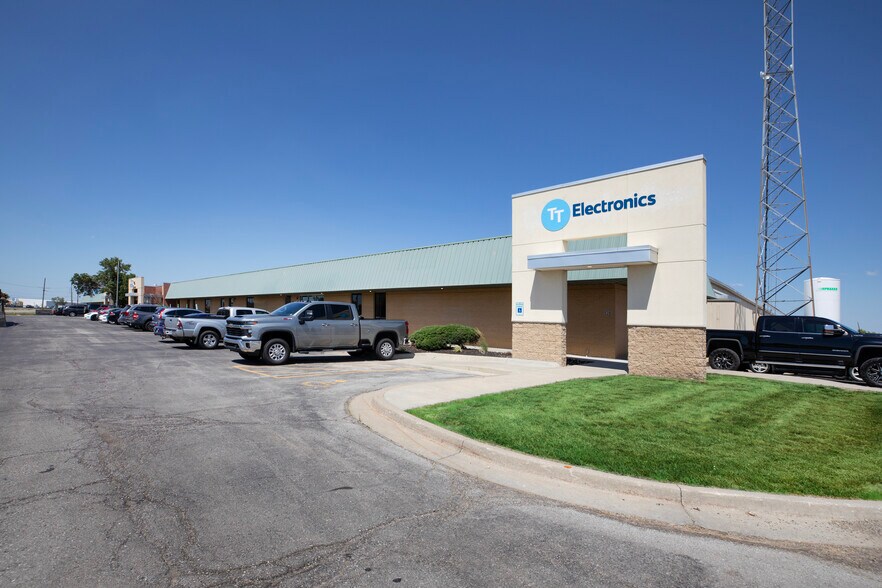 520-580 N Rogers Rd, Olathe, KS for lease - Building Photo - Image 2 of 7