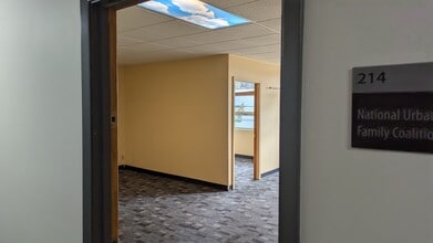 4000 Aurora Ave N, Seattle, WA for lease Interior Photo- Image 2 of 7