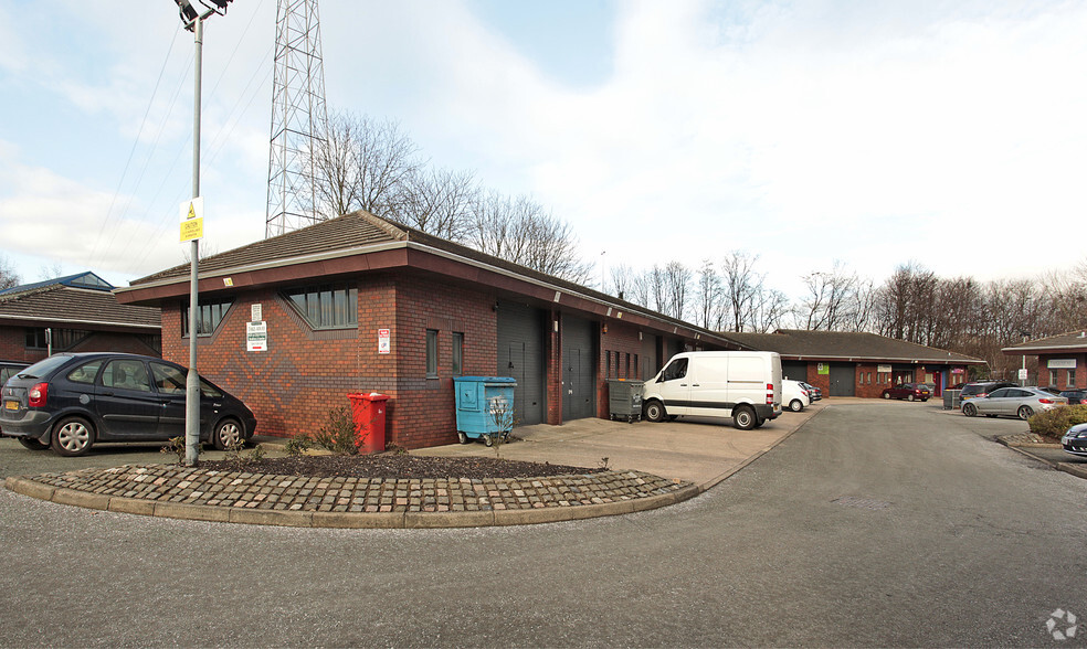 Clarendon Ct, Warrington for lease - Primary Photo - Image 1 of 5