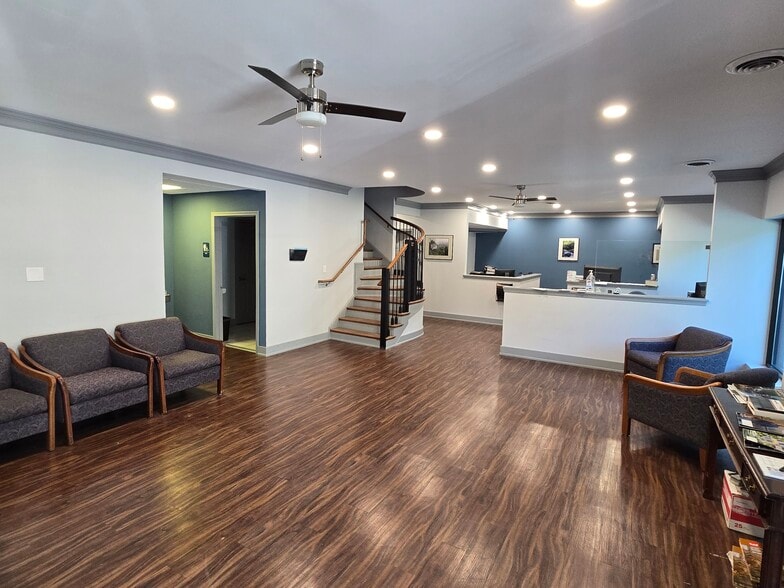 670 Cambridge St, Fredericksburg, VA for lease - Interior Photo - Image 3 of 8