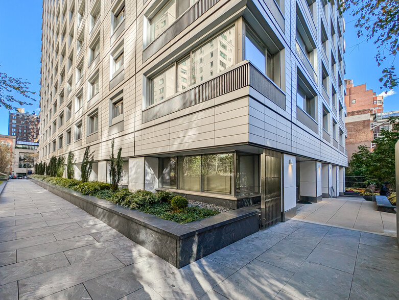 211 E 70th St, New York, NY for lease - Building Photo - Image 1 of 10