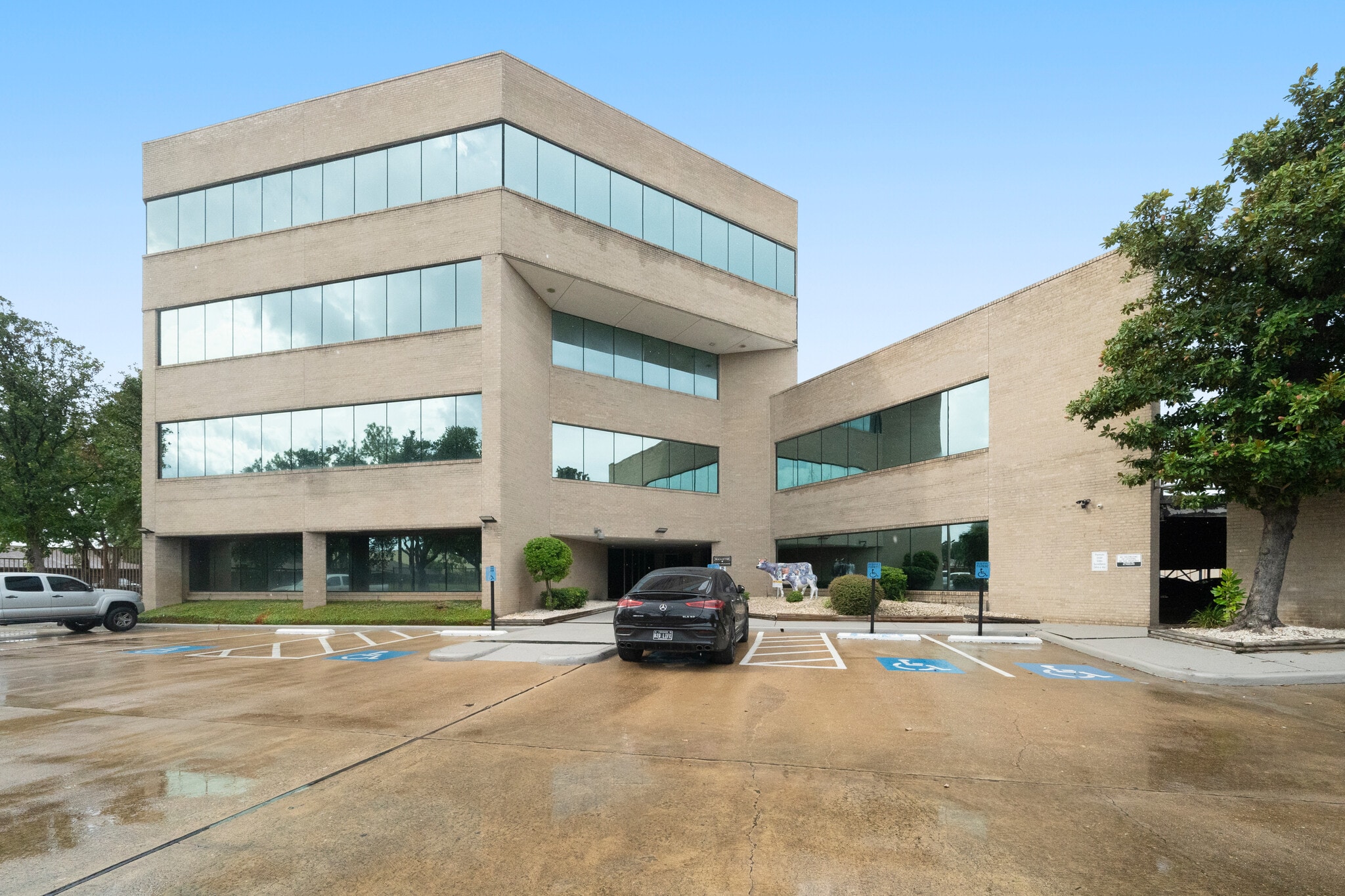 5700 NW Central Dr, Houston, TX for lease Building Photo- Image 1 of 8