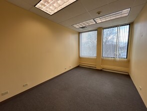 115 S Wilke Rd, Arlington Heights, IL for lease Interior Photo- Image 2 of 7