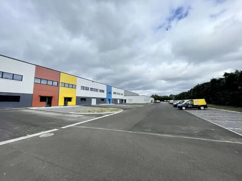 Flex in Le Grand-Quevilly for lease - Building Photo - Image 1 of 8