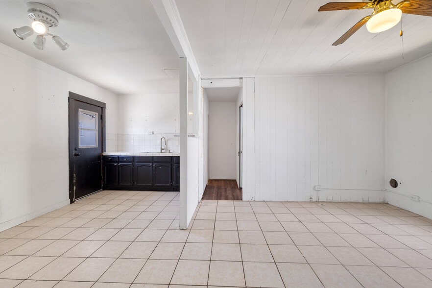 11306 Burbank Blvd, North Hollywood, CA for lease - Building Photo - Image 3 of 14