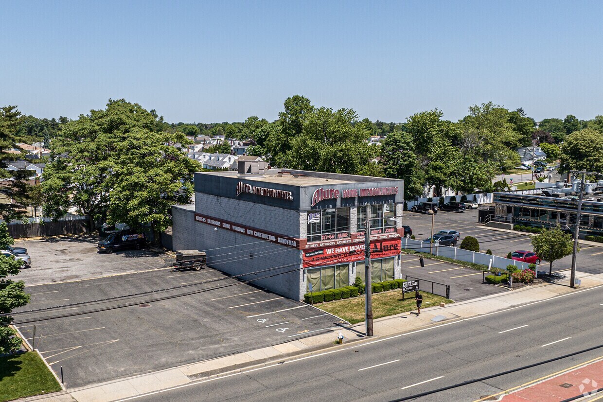 1999 Hempstead Tpke, East Meadow, NY for sale Building Photo- Image 1 of 1