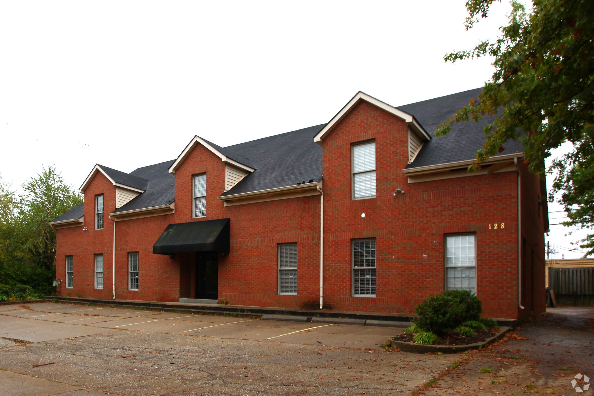 128 Dennis Dr, Lexington, KY for sale Building Photo- Image 1 of 1