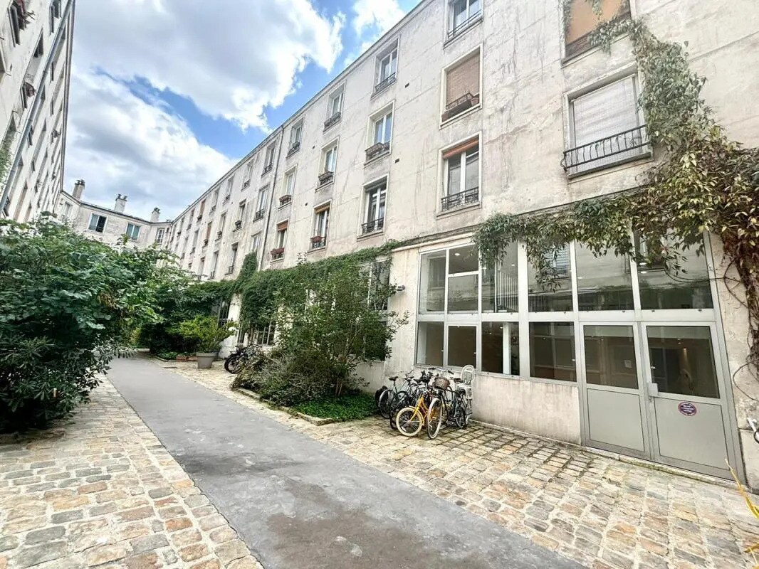 Office in Paris for lease Building Photo- Image 1 of 7