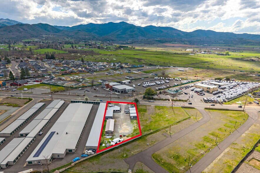 2 Units Zoned General Commercial portfolio of 2 properties for sale on LoopNet.com - Building Photo - Image 2 of 43