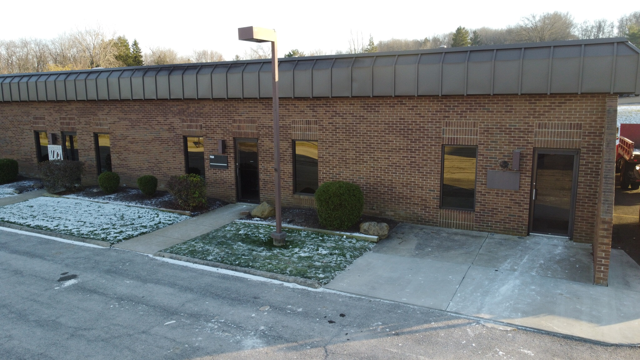 7120 Brookwood Dr, Brookfield, OH for lease Building Photo- Image 1 of 12