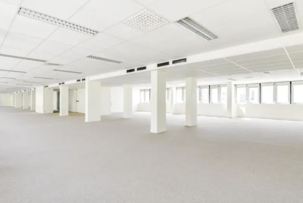 Office in Issy-les-Moulineaux for lease Interior Photo- Image 1 of 3