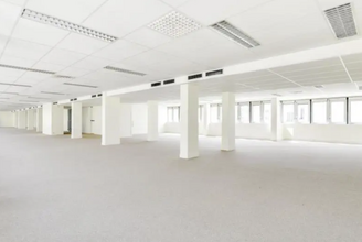 Office in Issy-les-Moulineaux for lease Interior Photo- Image 1 of 3