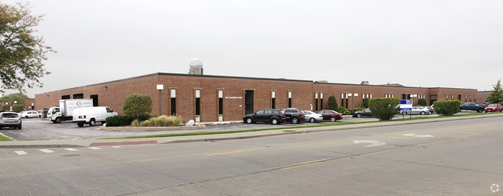 5601-5631 W Howard St, Niles, IL for lease - Primary Photo - Image 1 of 18