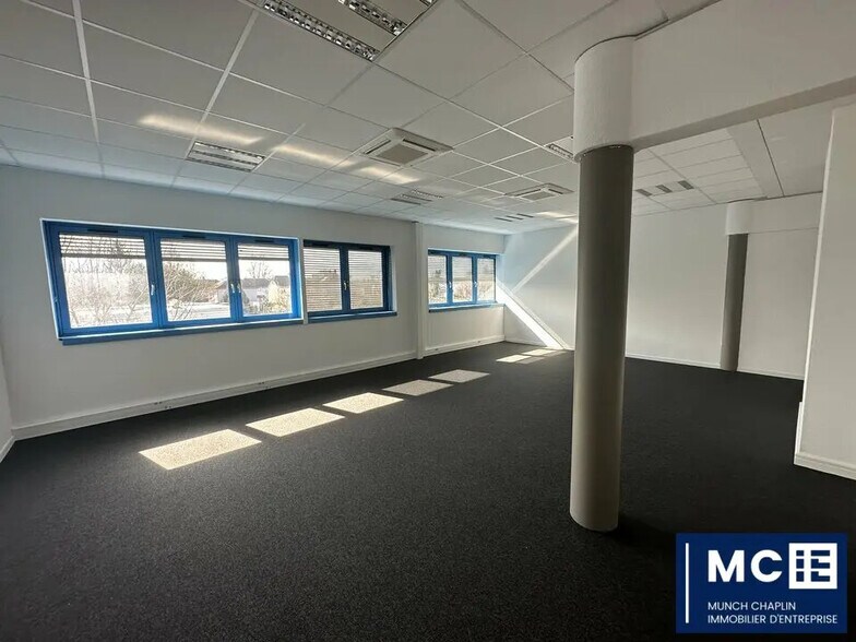 Office in Schiltigheim for lease - Interior Photo - Image 1 of 11