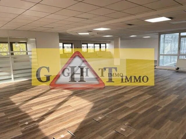 Office in Ivry-sur-Seine for lease - Interior Photo - Image 3 of 9