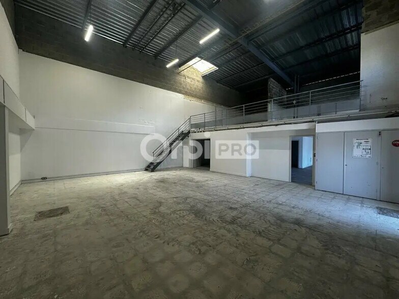 Flex in Genas for lease - Interior Photo - Image 1 of 10