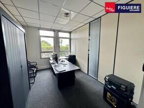 Office in Aix-en-Provence for lease Interior Photo- Image 2 of 10