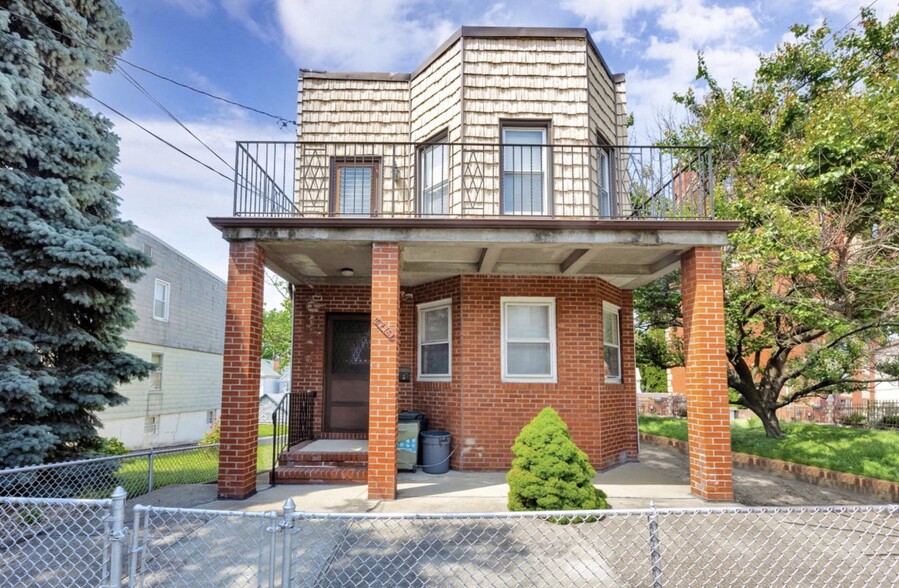 6715 52nd Ave, Maspeth, NY for sale - Primary Photo - Image 1 of 3