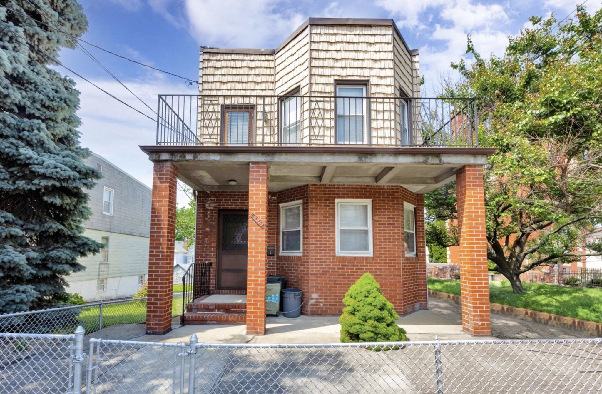 6715 52nd Ave, Maspeth, NY for sale Primary Photo- Image 1 of 4