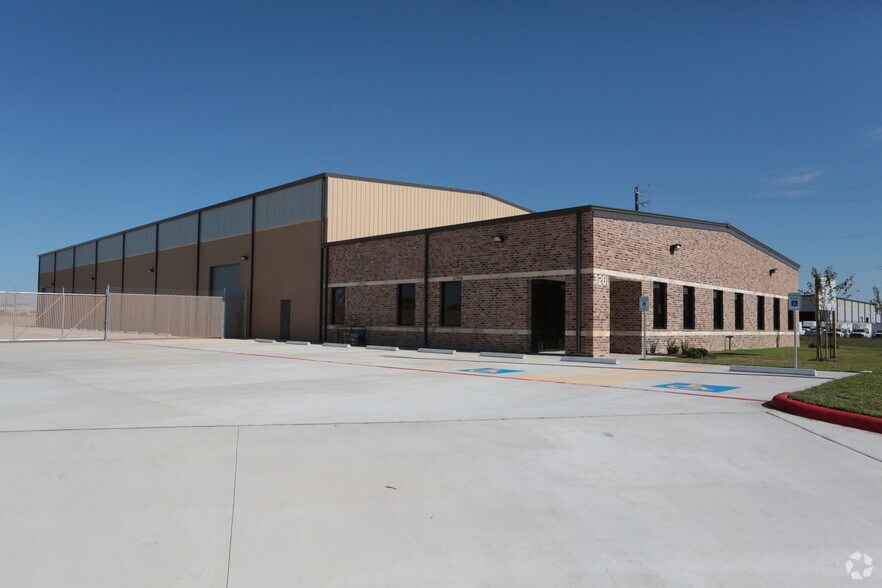 3201 Awesome Ln, Deer Park, TX for sale - Primary Photo - Image 1 of 1