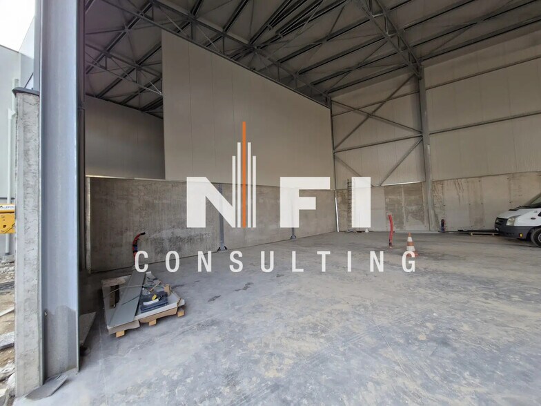 Flex in Mougins for lease - Interior Photo - Image 2 of 3