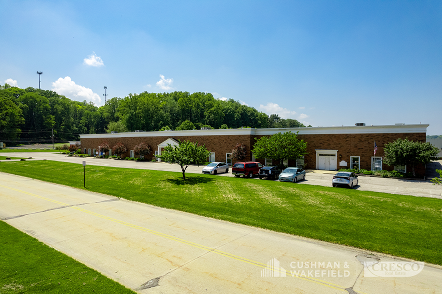 10055 Sweet Valley Dr, Valley View, OH for lease - Building Photo - Image 3 of 9