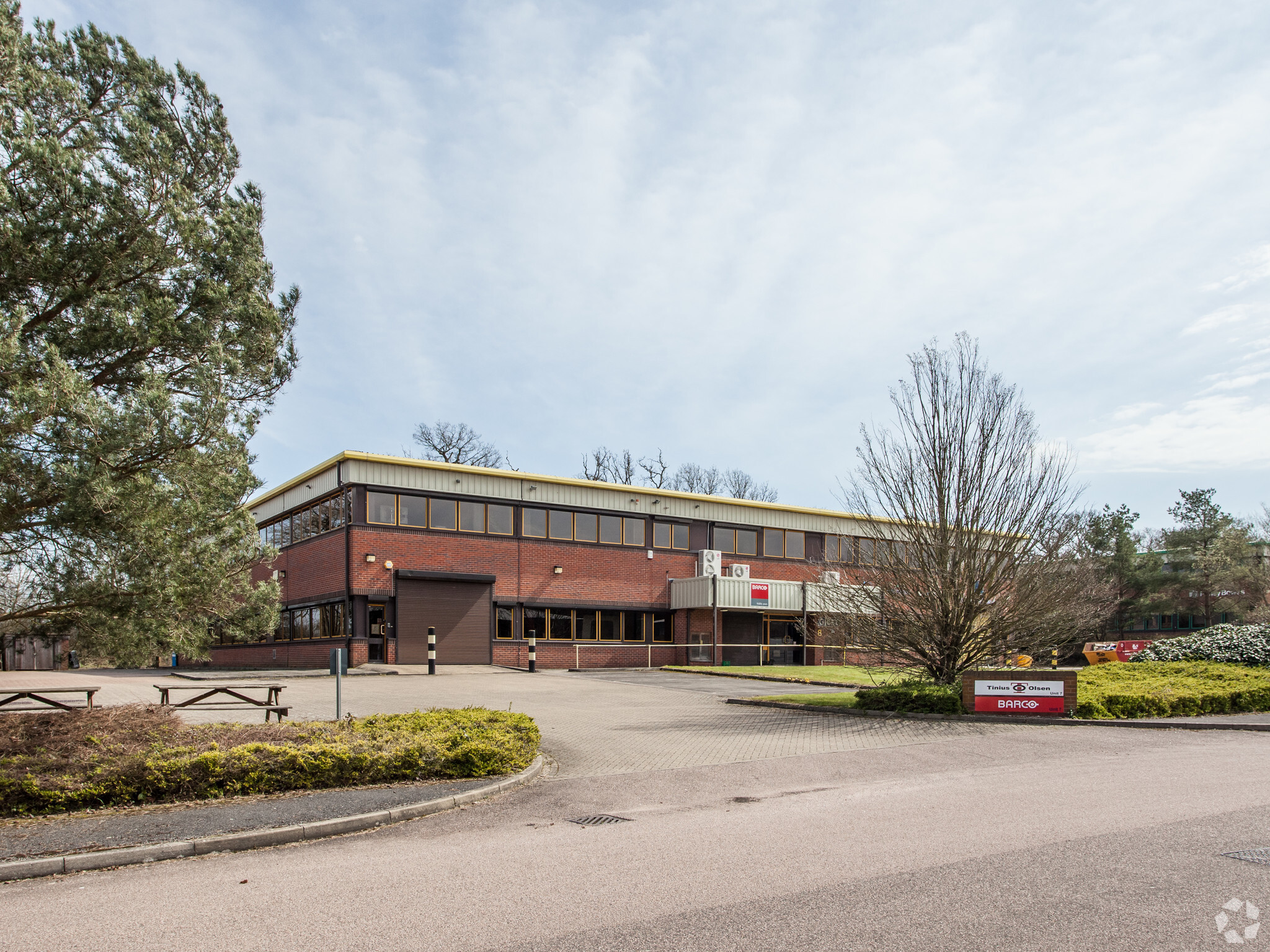 7 Honeycrock Ln, Redhill for sale Primary Photo- Image 1 of 4