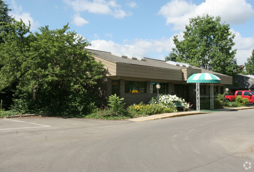 1125 Trowbridge Rd, East Lansing, MI for lease - Building Photo - Image 2 of 3