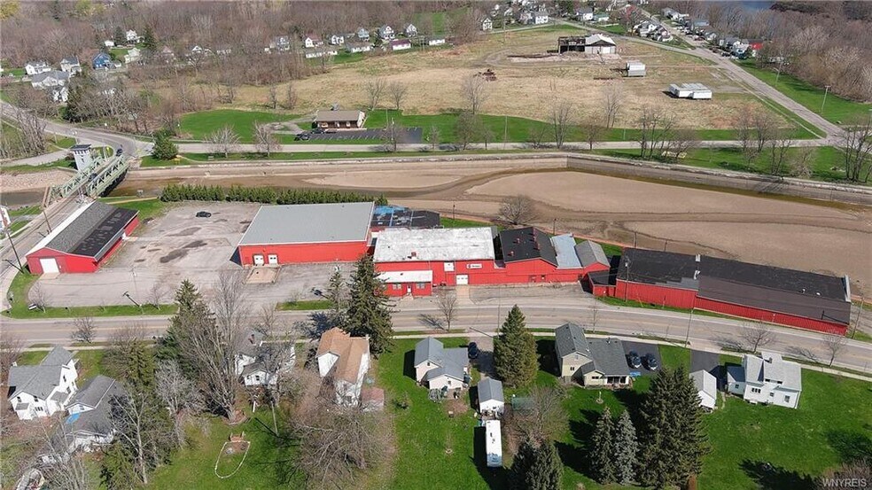 214 Commercial St, Medina, NY for sale - Building Photo - Image 1 of 1