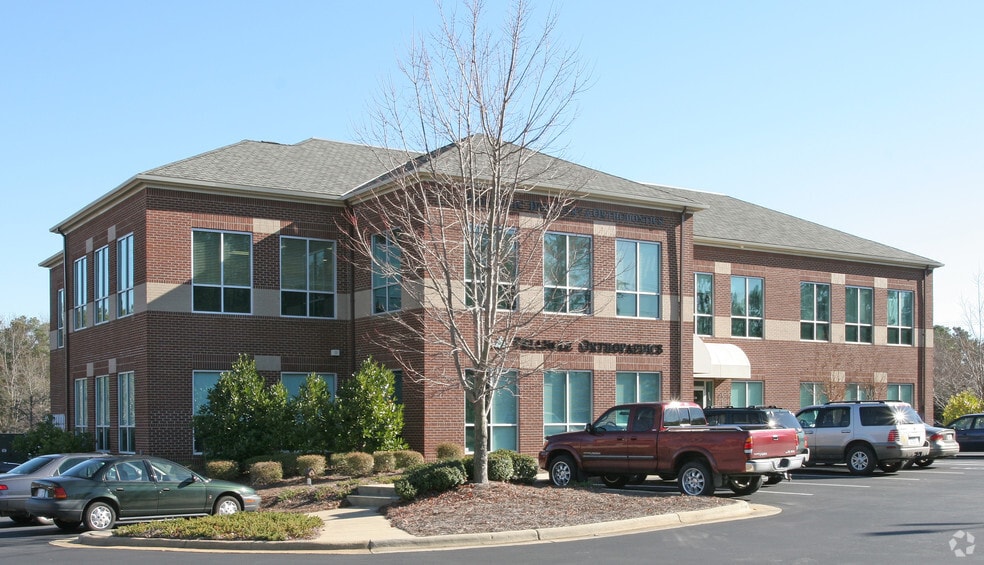 200 Timberhill Pl, Chapel Hill, NC for lease - Building Photo - Image 2 of 13