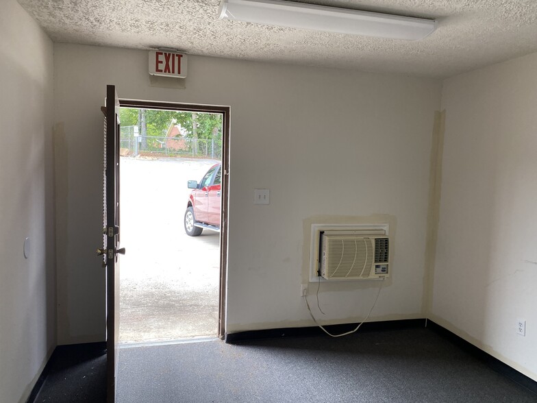 100 Paper Mill Rd, Lawrenceville, GA for lease - Interior Photo - Image 2 of 3