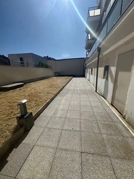 Retail in Fontenay-sous-Bois for lease - Building Photo - Image 2 of 7