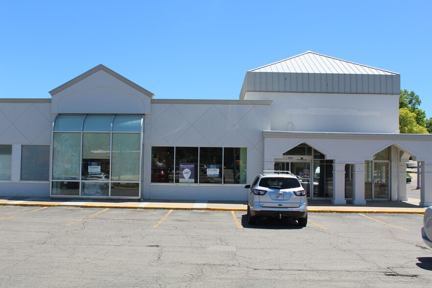 5433-5437 Johnson Dr, Mission, KS for lease - Building Photo - Image 2 of 8