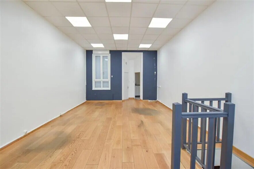 Office in Paris for lease - Building Photo - Image 2 of 7