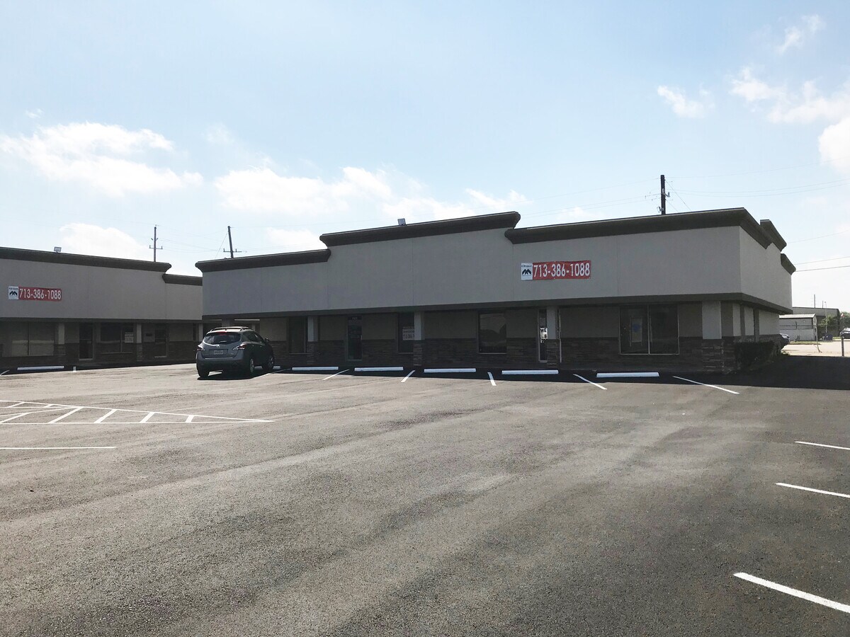 1702 1st St E, Humble, TX 77338 One Humble Place