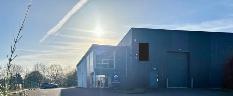 Vente Local d'activités 700 m² - Photo 1