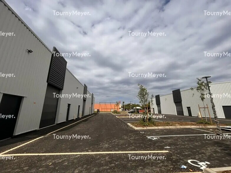 Retail in Saint-Jory for lease - Building Photo - Image 3 of 9