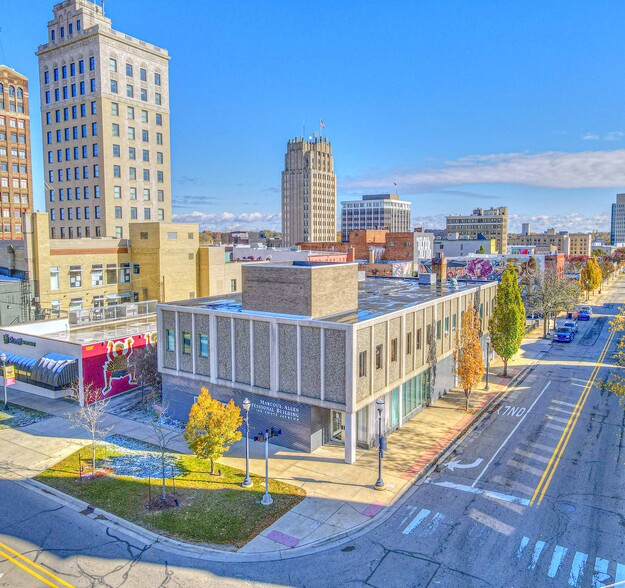 145 S Jackson St, Jackson, MI for sale - Building Photo - Image 1 of 40