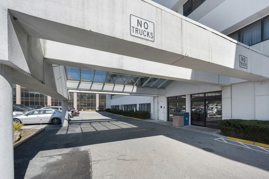 970 N Broadway, Yonkers, NY for sale - Building Photo - Image 3 of 30