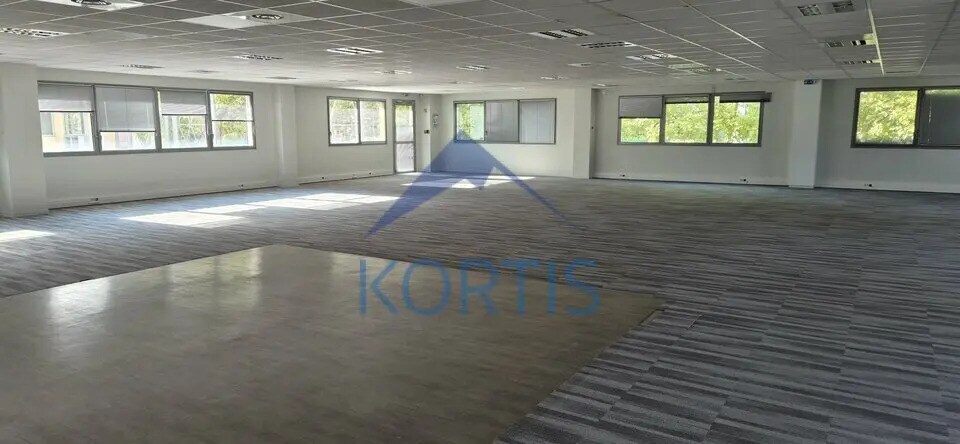 Location Local d'activités 636 m² - Photo 1