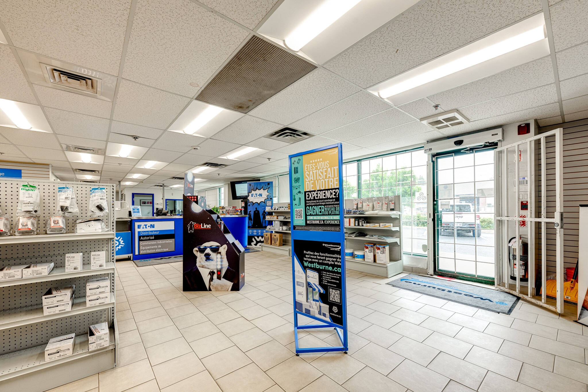 982-1002 Rue Jean-Neveu, Longueuil, QC for lease Interior Photo- Image 1 of 13