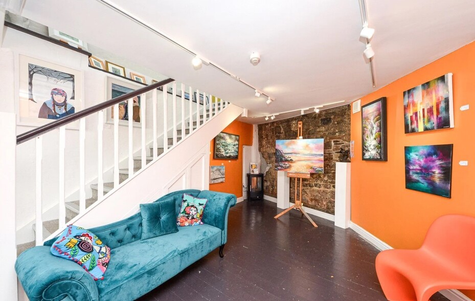 23-25 Hole In The Wall St, Caernarfon for sale - Interior Photo - Image 3 of 11