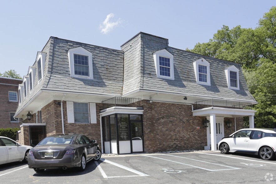 110 Warren Ave, Ho Ho Kus, NJ for sale - Building Photo - Image 1 of 1