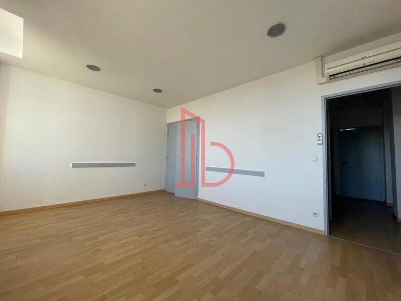 Office in Le Bouscat for lease - Interior Photo - Image 3 of 7
